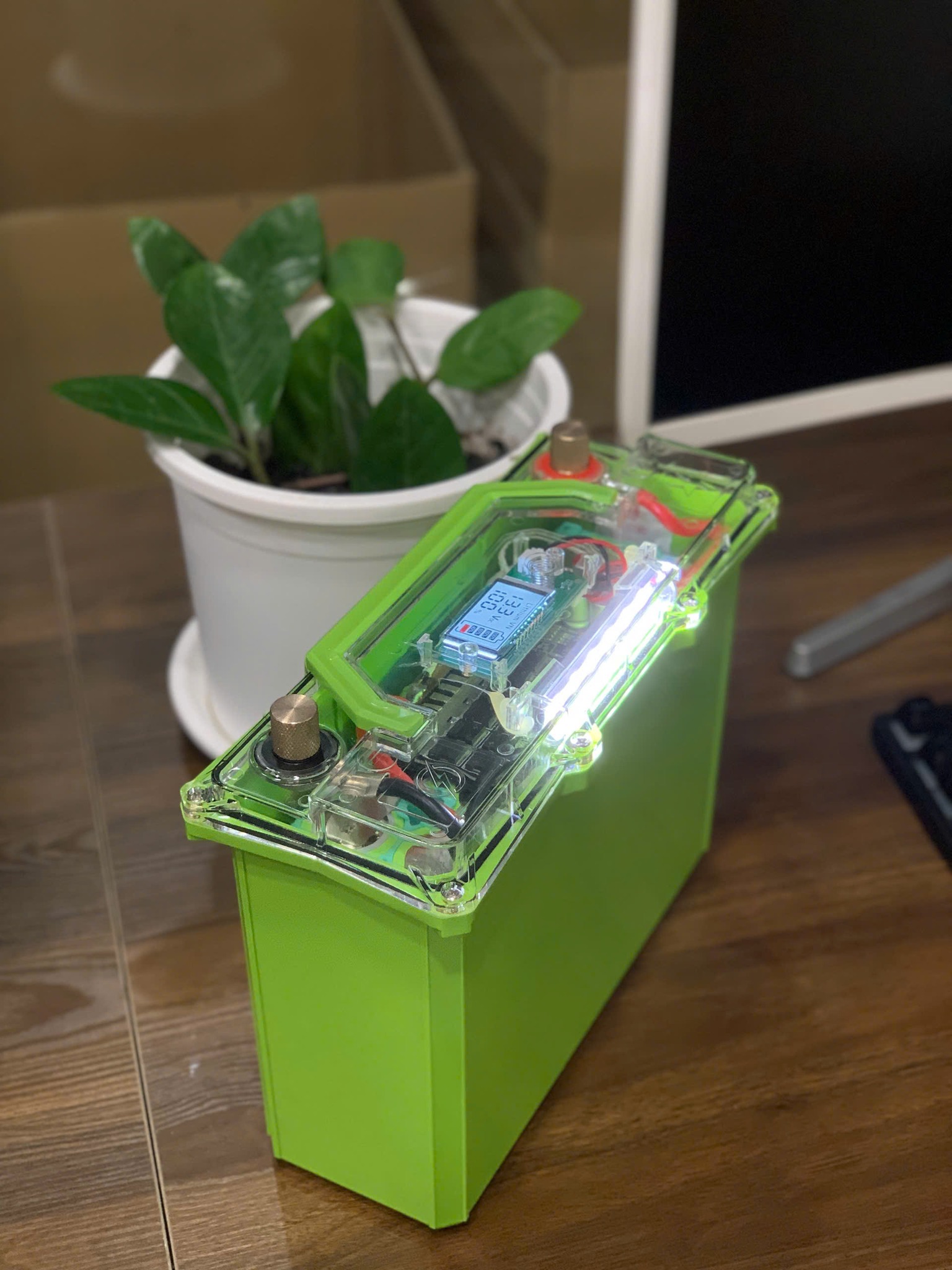 Bình Pin Chống Nước Tuyệt Đối 12V – 30Ah / 45Ah / 60Ah / 75Ah | Lưu Trữ Năng Lượng An Toàn