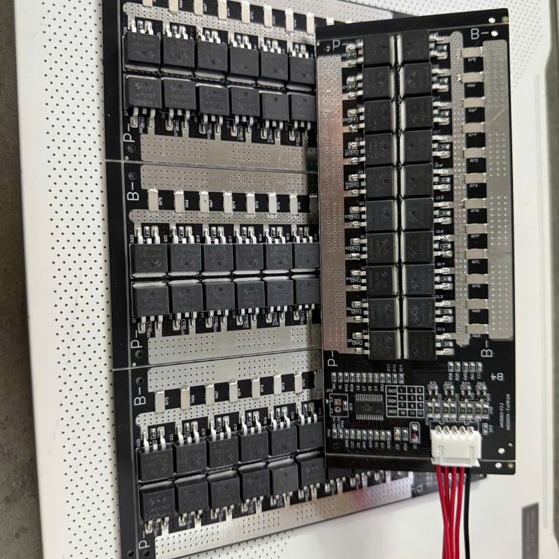 Mạch BMS Đen Sạc Sả Chung Cổng 150a 20fet (4s)